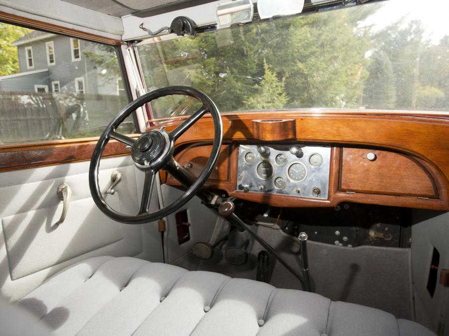 Торпедо Stutz Model SV-16 Sedan (21) 1933 года  (фото 3 из 11)